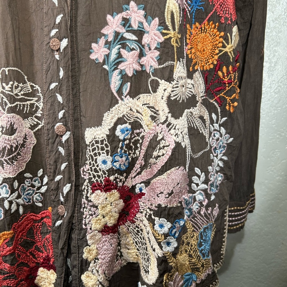 Johnny Was Audrey Oversized Cowgirl Button Up in Dusty Mocha Japanese Rayon NWT - Picture 12 of 13